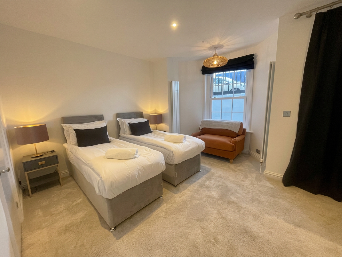 Hastings House Bedroom 8 — twin room, ensuite with shower
