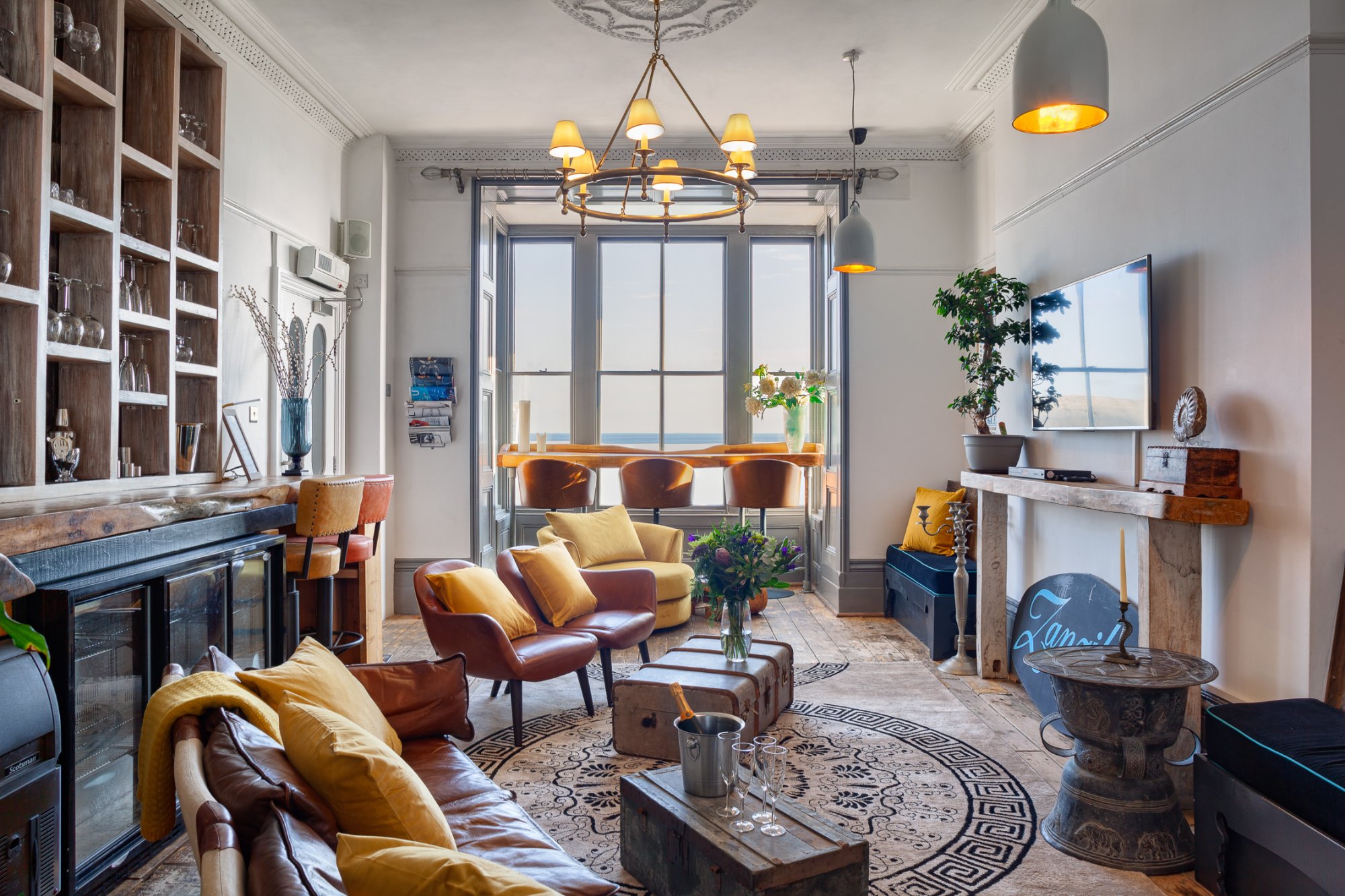 Zanzibar House — award-winning seafront lounge, sleeps 18, St Leonards-on-Sea